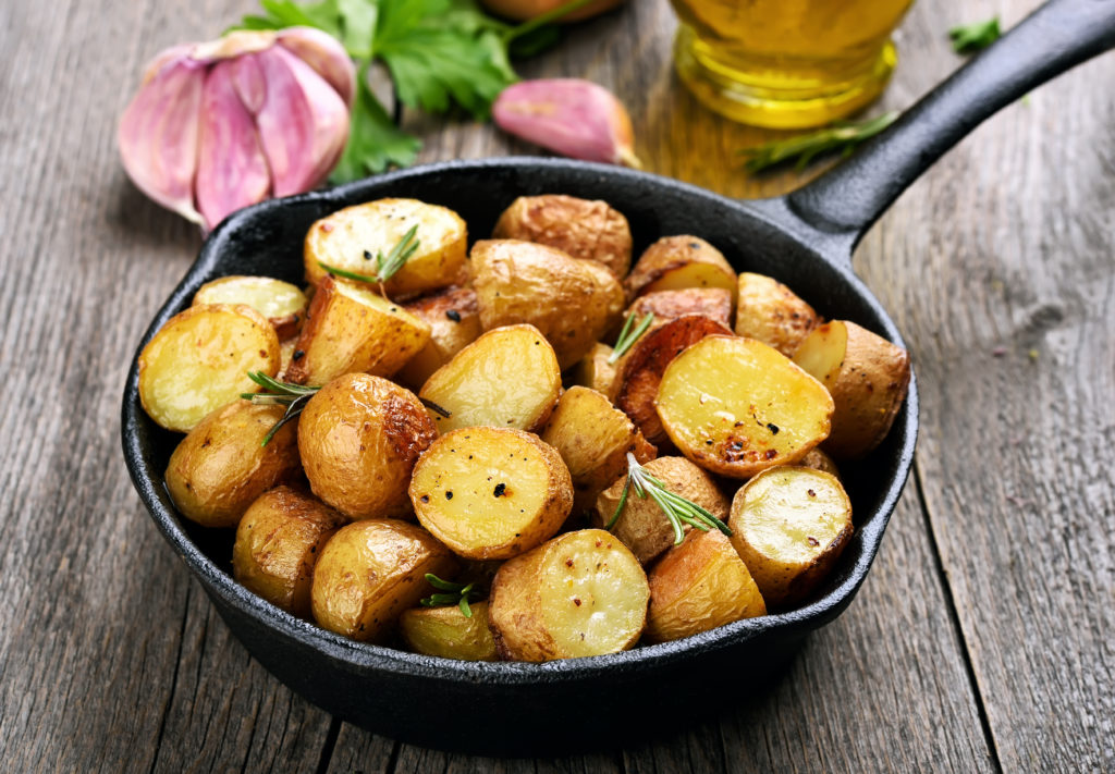 pommes de terre au feu de bois